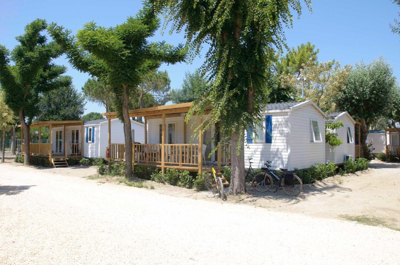 Club Del Sole Marina Family Resort Punta Marina Buitenkant foto