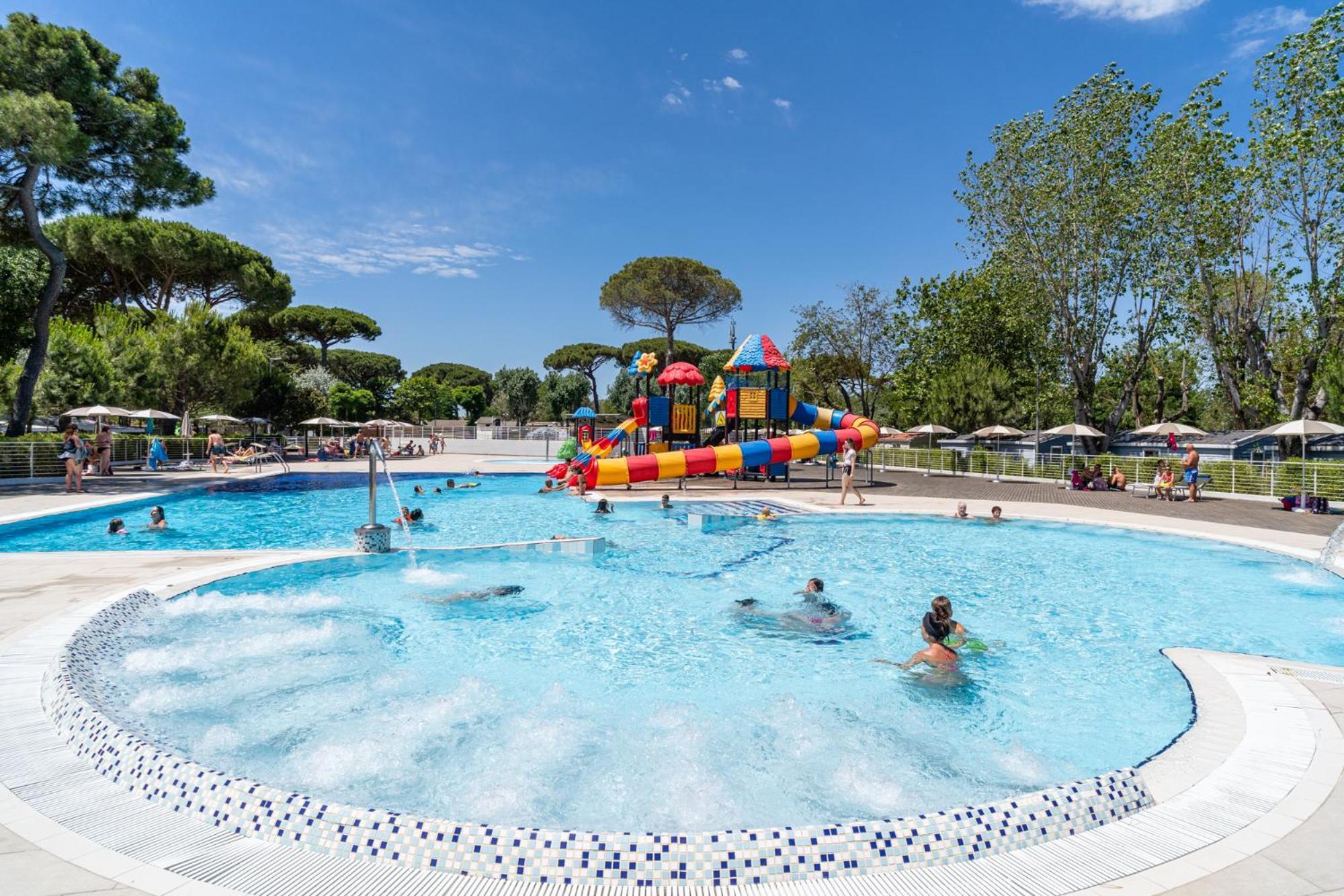 Club Del Sole Marina Family Resort Punta Marina Buitenkant foto