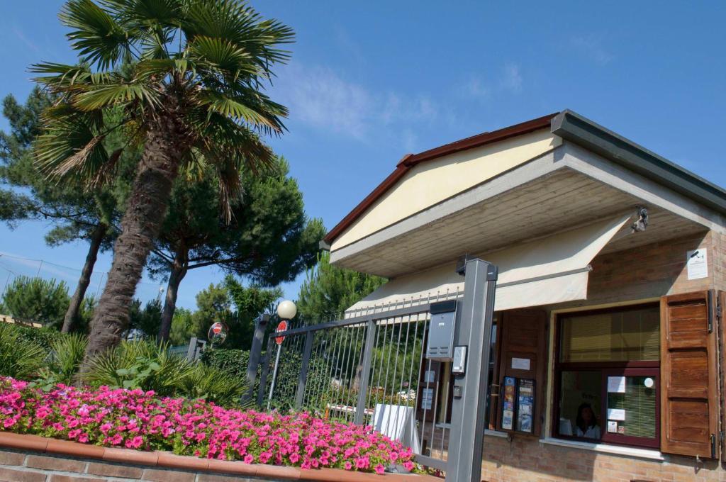 Club Del Sole Marina Family Resort Punta Marina Buitenkant foto